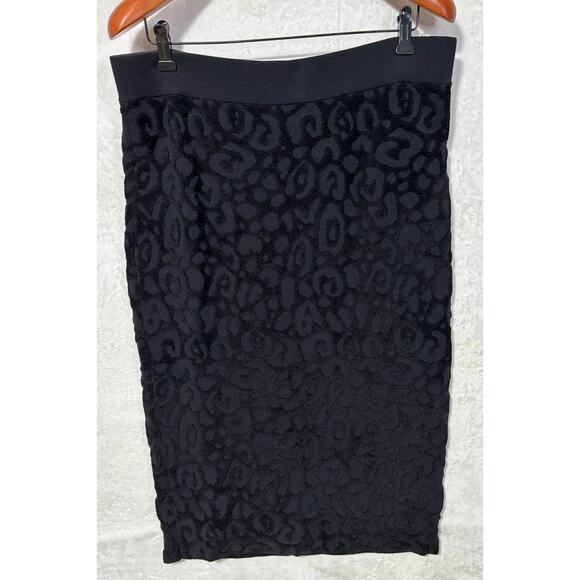 BURBERRY London Black Tone-on-Tone Textured Bodycon Midi Sweater Skirt | Size XL - Picture 2 of 10